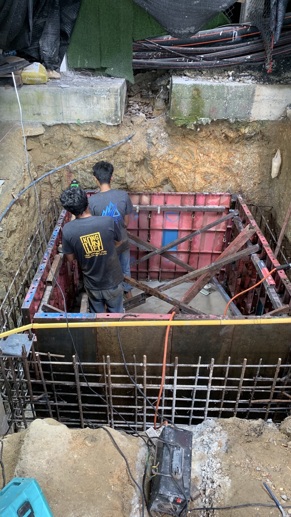 PIT STRUCTURE